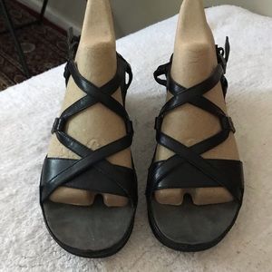 BareTraps Black Wedge Sandals Size 9